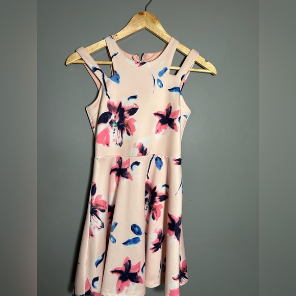 Floral dress. - Picture 1 of 3